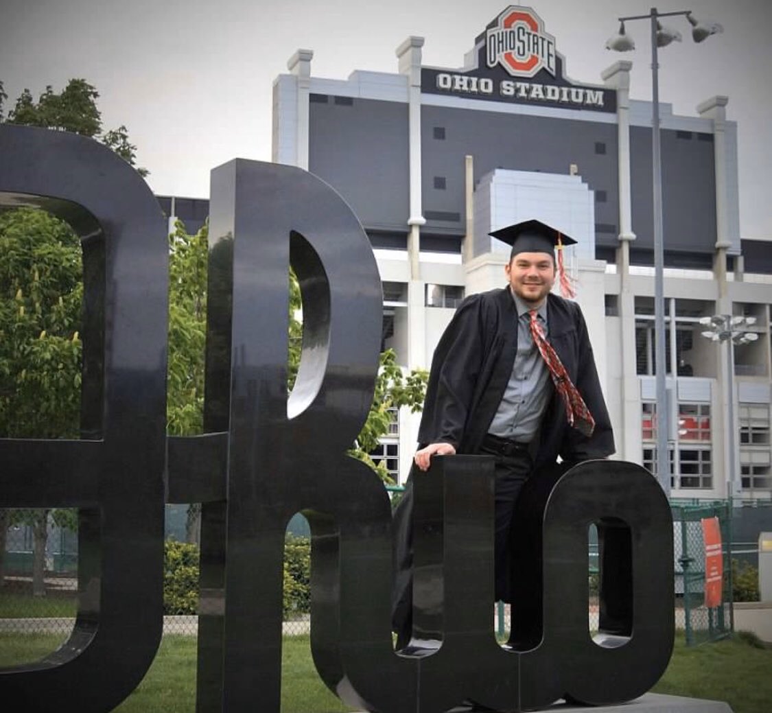 AERWilliams's tweet photo. #OSUGrad That makes 4 of 6 Buckeye Grads in the fam! Congrats, Brian! 🎈🎓 #COVIDー19 #virtualclassroom #virtualgraduation https://t.co/Esb425EqHo