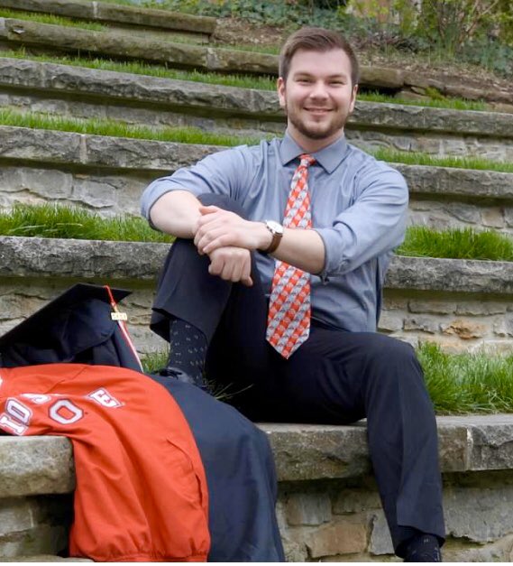 AERWilliams's tweet photo. #OSUGrad That makes 4 of 6 Buckeye Grads in the fam! Congrats, Brian! 🎈🎓 #COVIDー19 #virtualclassroom #virtualgraduation https://t.co/Esb425EqHo