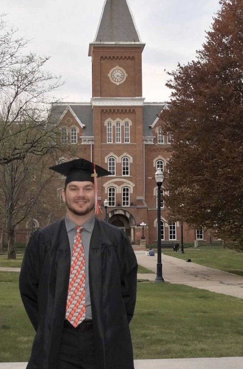 AERWilliams's tweet photo. #OSUGrad That makes 4 of 6 Buckeye Grads in the fam! Congrats, Brian! 🎈🎓 #COVIDー19 #virtualclassroom #virtualgraduation https://t.co/Esb425EqHo