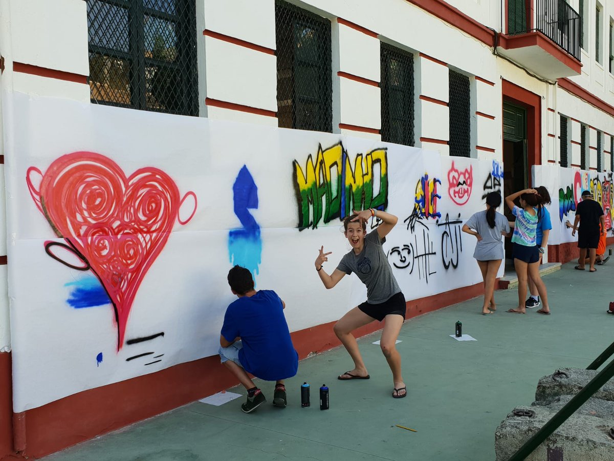 MILangAcademy's tweet photo. Graffiti art time at the Granada Academy! https://t.co/7CeQE00K4D