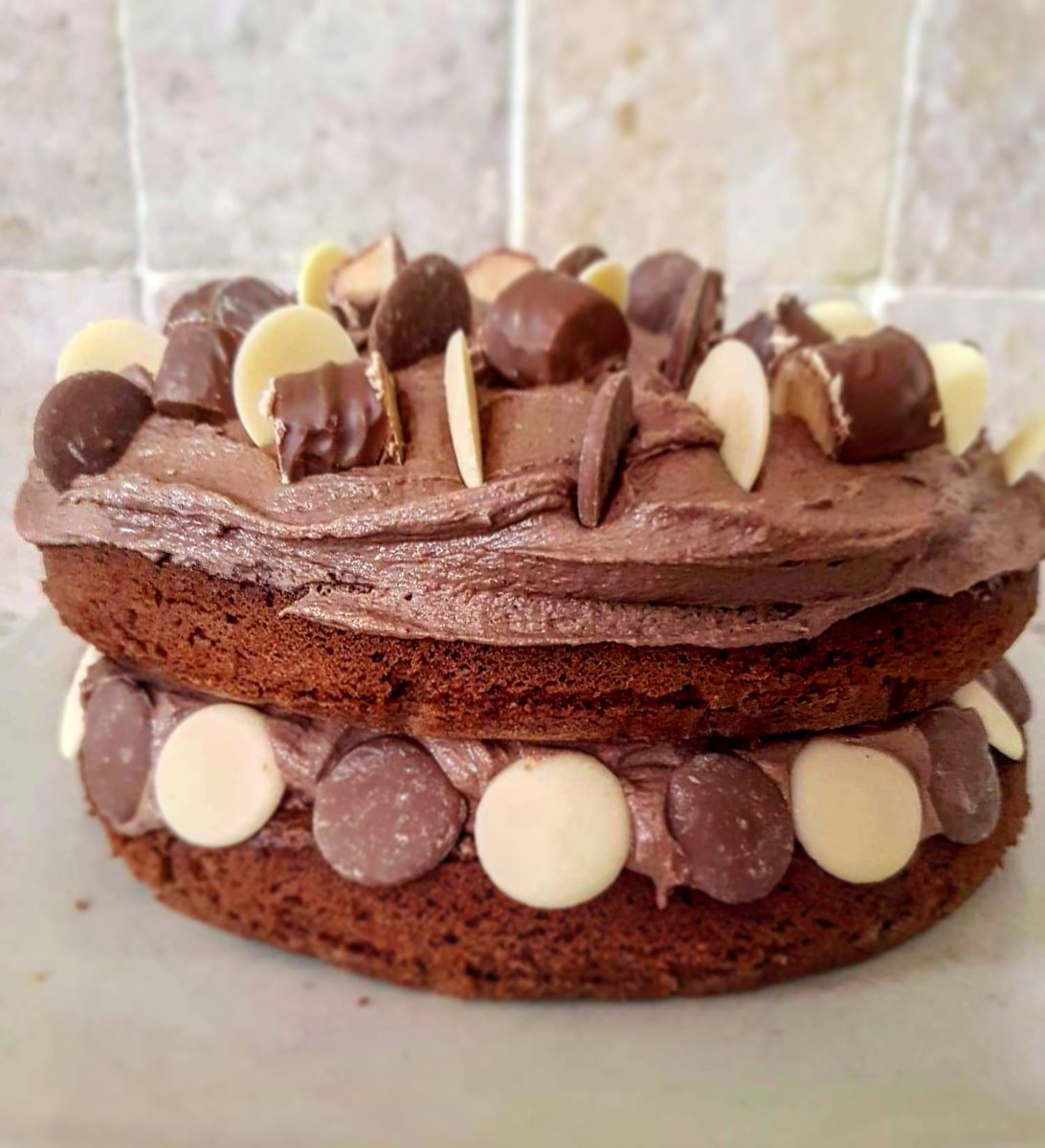 punc17Abbie's tweet photo. Spent the day stress baking for my brothers birthday. This week has not been easy and I'm not sure when it will get easier, but next week is a new week onwards and upwards https://t.co/XD4vVb7mzT