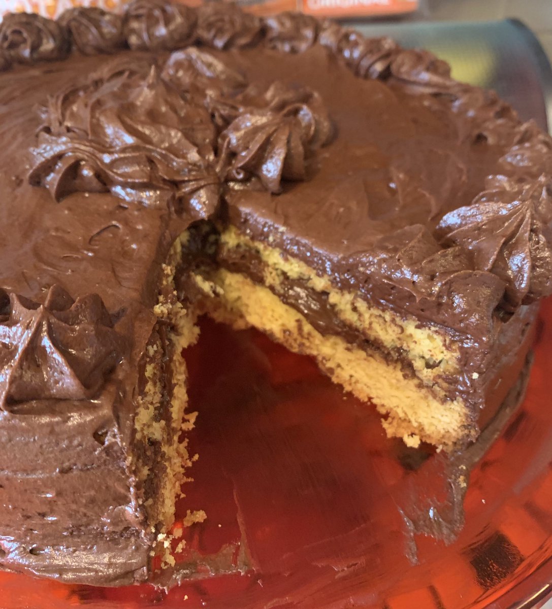 AndiatRCAN's tweet photo. More #quarantinebaking a yellow cake with double chocolate mocha buttercream icing https://t.co/3oYalZ2EjR