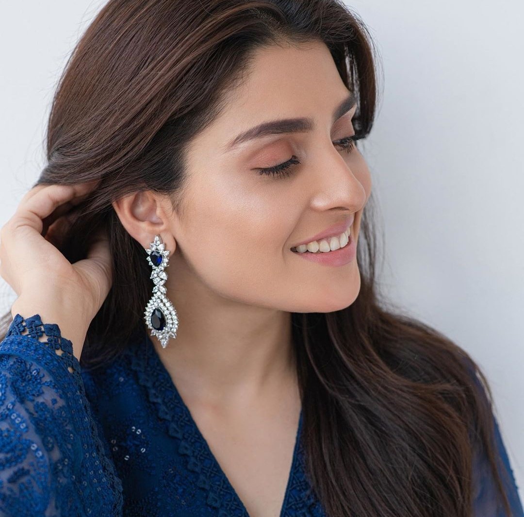 Ayezakhan_ak's tweet photo. π
Jewelry #Allurebymht
Styled by @AnilaMurtaza
Photography @KashifQadri https://t.co/yvinbVDLZY
