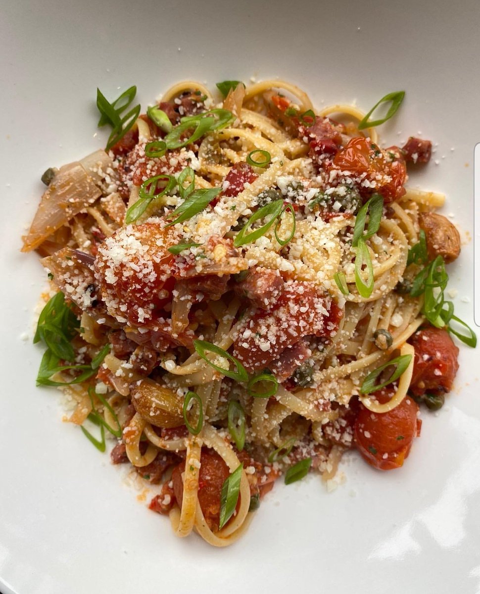 Woodenheads's tweet photo. Hey hey...

Take a look:

Pizza - Mango Salsa, Feta, Jerk Chicken, Cherry Tomatoes, Red Onion &amp; Cilantro.

Pasta - linguini tossed In spicy Puttanesca sauce with Calabrese salami, garlic confit and romano cheese.

Lemon Tarts.

2-7:30 today. 😁

https://t.co/lQEEeHcgy8 https://t.co/Qvj7waTWBG