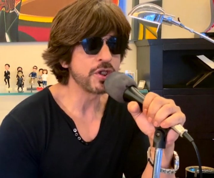 SRKUniverse's tweet photo. King Khan is live and singing! Sab sahi hojayega! Watch NOW! ❤️
#IForIndia

https://t.co/rXEYLXj9eW https://t.co/0XCeNpT3ht
