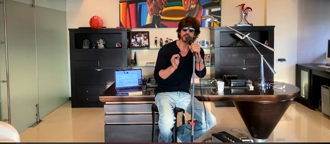 SRKUniverse's tweet photo. King Khan is live and singing! Sab sahi hojayega! Watch NOW! ❤️
#IForIndia

https://t.co/rXEYLXj9eW https://t.co/0XCeNpT3ht