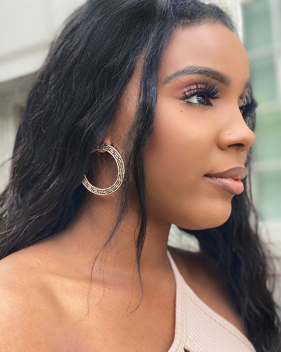 AZWELLinBAMA's tweet photo. Last day to shop our 50% off sale! All accessories are included too. Also, our clearance is still only $5! We close at 5pm so don’t miss out 

#ootd #earrings #hoops #accessories #AzwellAddict #shopazwell https://t.co/n7dD1pZivf