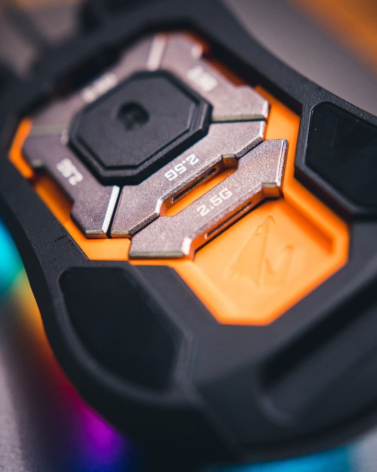aorus_es's tweet photo. AORUS M5 🤤 el ratón para jugar con velocidad y conveniencia 🤗
#aorus #teamupfighton #gigabyte #gigabytemouse #aorusmouse #aorusM5 https://t.co/34Ulln25b8