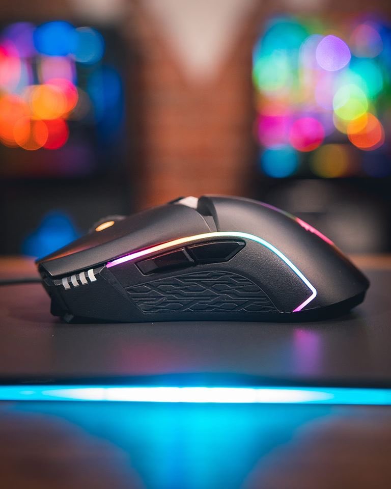 aorus_es's tweet photo. AORUS M5 🤤 el ratón para jugar con velocidad y conveniencia 🤗
#aorus #teamupfighton #gigabyte #gigabytemouse #aorusmouse #aorusM5 https://t.co/34Ulln25b8