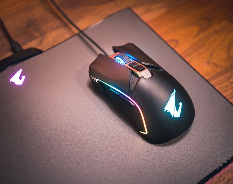 aorus_es's tweet photo. AORUS M5 🤤 el ratón para jugar con velocidad y conveniencia 🤗
#aorus #teamupfighton #gigabyte #gigabytemouse #aorusmouse #aorusM5 https://t.co/34Ulln25b8
