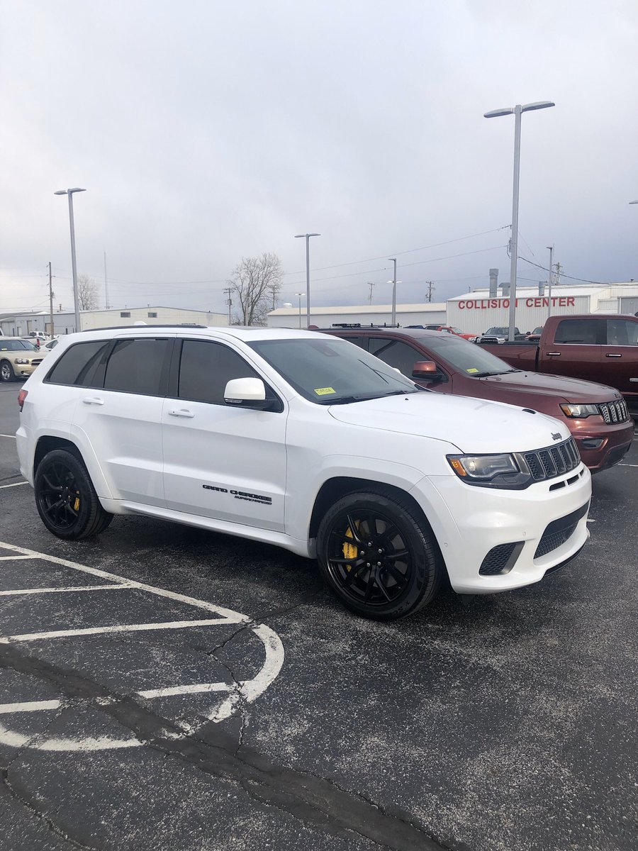 bcjoiner489's tweet photo. Back in the daily driver #jeep #trackhawk #srt https://t.co/OdJ3oPM5Aj
