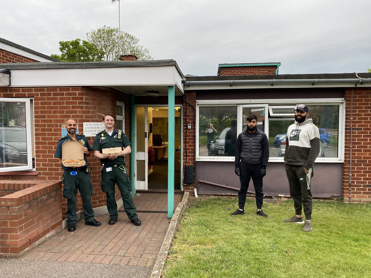 DanSaunders85's tweet photo. A big thank you to @my_next_car for delivering freshly cooked pizzas to Kempston ambulance station tonight for all the staff. @EastEnglandAmb https://t.co/cli0gHg94y