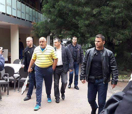 NikkyQ7's tweet photo. БиБи влезна в политиката около 100-килограмов, а сега се е наклал към 125.
#toeloop https://t.co/iUsZtKz6do