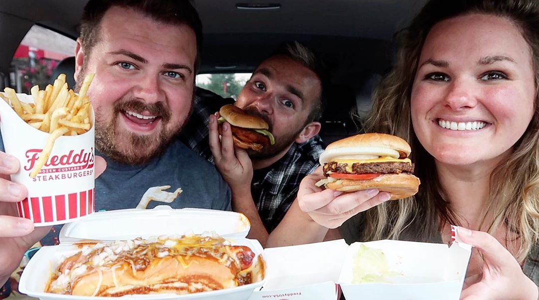 FreddysUSA's tweet photo. Skip the dishes and swing by our drive-thru for your Freddy's favorites! #FreddysDriveThru
π·: @ southernsnackers https://t.co/QdURMdsJk6