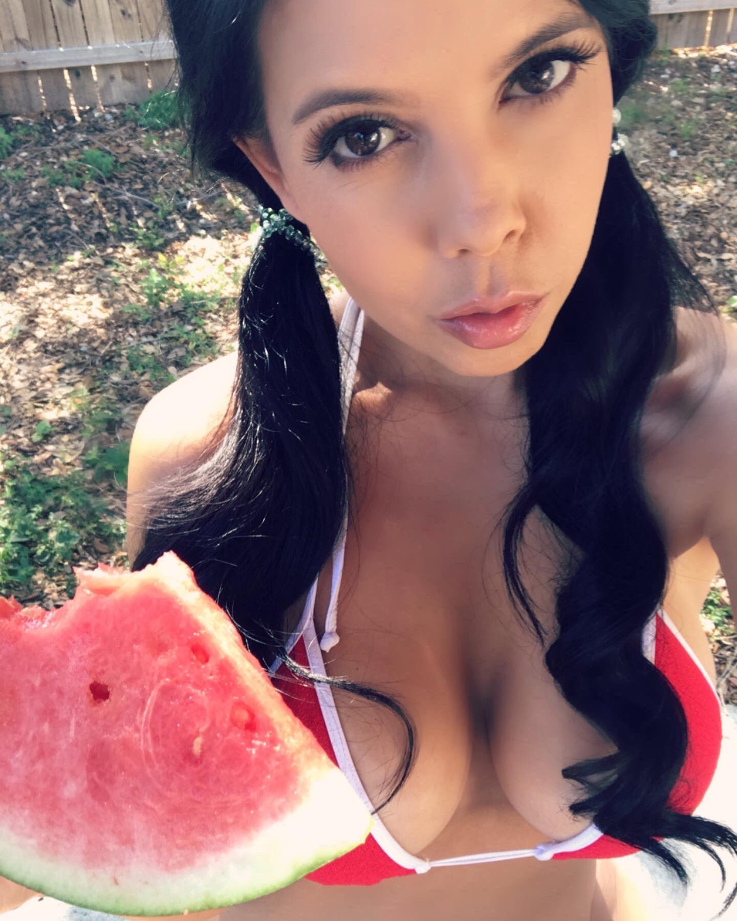 2 pic. Sundays at the ranch 🍉 🐓 ☀️ https://t.co/XiavUtTRTV