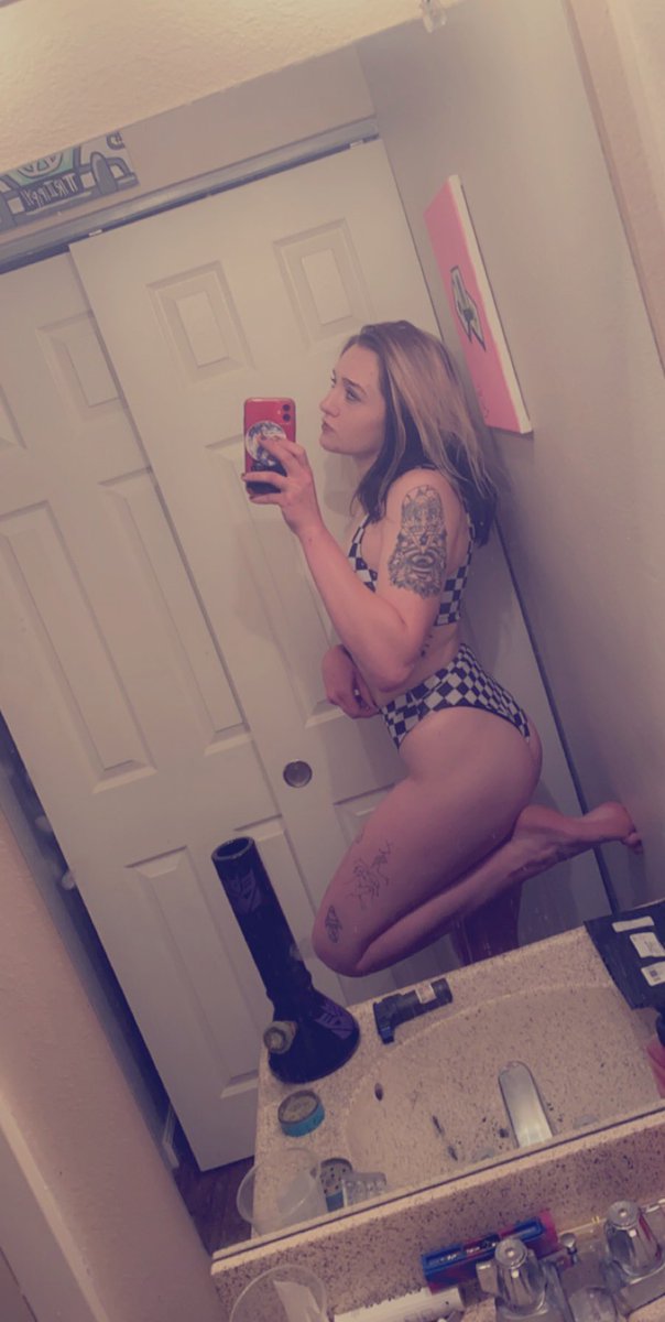 LavonJames115's tweet photo. Yeah I date.... D. doing A. all I can. T. to avoid catching feelings. E. ever again 🤷🏼♀️ #justtryingtolive https://t.co/OsQKaOCovz