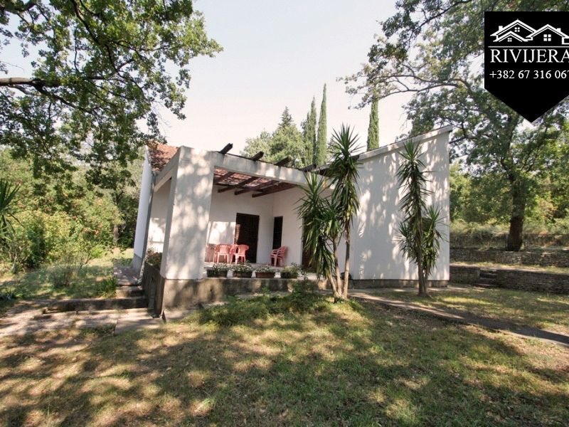 House with courtyard for sale in Topla 2 Herceg Novi. Located in urban area only 10 minuts walking distance from the promenade and the beaches. Total area 80 sqm and courtyard 351 sqm. Price: 130,000€, negotiable.

#montenegrorealestate #crnagora #Montenegro #realestate