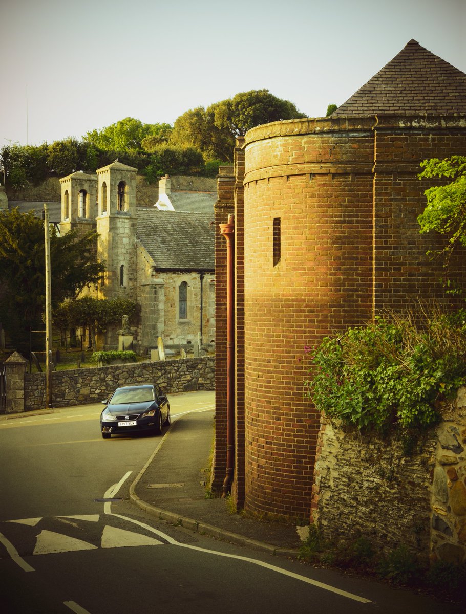 MarkRedVan's tweet image. Church House in Glan Conwy, Brickwork detail like this we just dont do anymore! #architecture Would cost a fortune to build like this now.