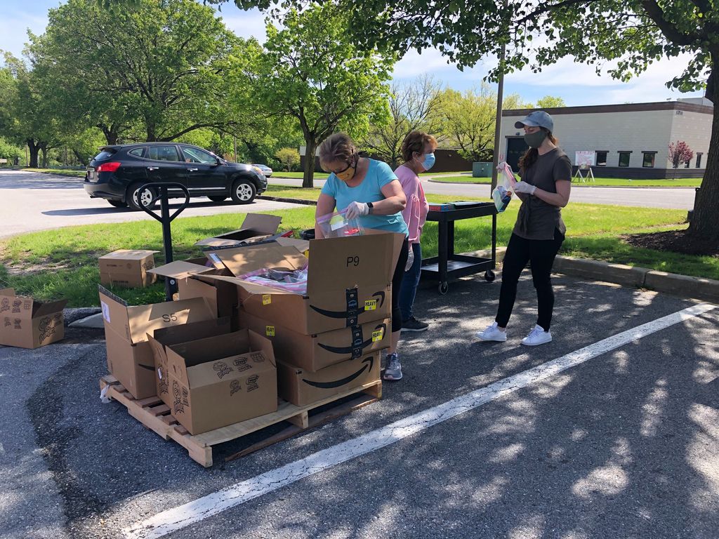 LighthouseLHC's tweet photo. 300 more care packages were packaged up yesterday and are ready to be distributed throughout the community!! #ContagiousHope #LoveLikeJesus #SimpleServe #LHChurch https://t.co/TXdo7jV60r