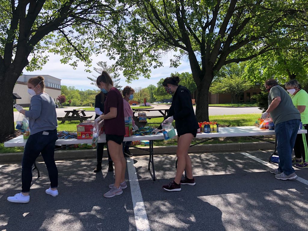 LighthouseLHC's tweet photo. 300 more care packages were packaged up yesterday and are ready to be distributed throughout the community!! #ContagiousHope #LoveLikeJesus #SimpleServe #LHChurch https://t.co/TXdo7jV60r