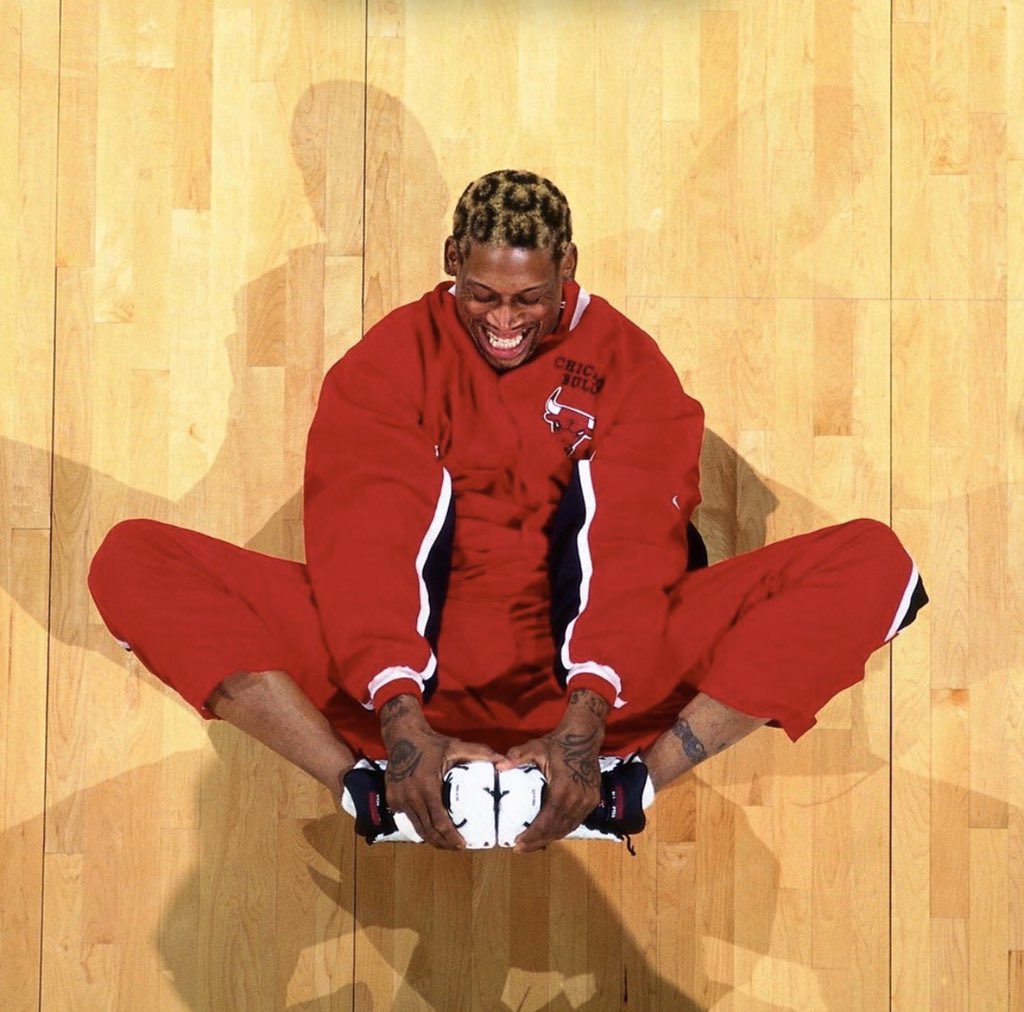 Cuando volvió Pippen, en enero del 98, Dennis Rodman lo recibió con varios  33 pintados en su pelo. Crack el Gusano!! 🙌🔥 #TheLastDance, image size:1024x1012