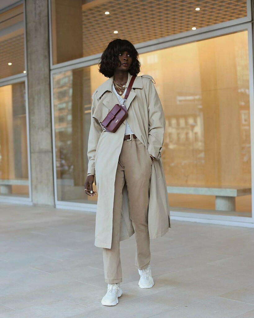 AteliersAuguste's tweet photo. @lefevrediary with our roquette belt bag in burgundy🍷
#ateliersauguste #designedinparis #madeinitaly #frenchbrand #marais #paris #minimalism #design #quality #bag #roquette #beltbag #fashion #outfit https://t.co/urw7oi8lhj https://t.co/0DCUkGYYcf