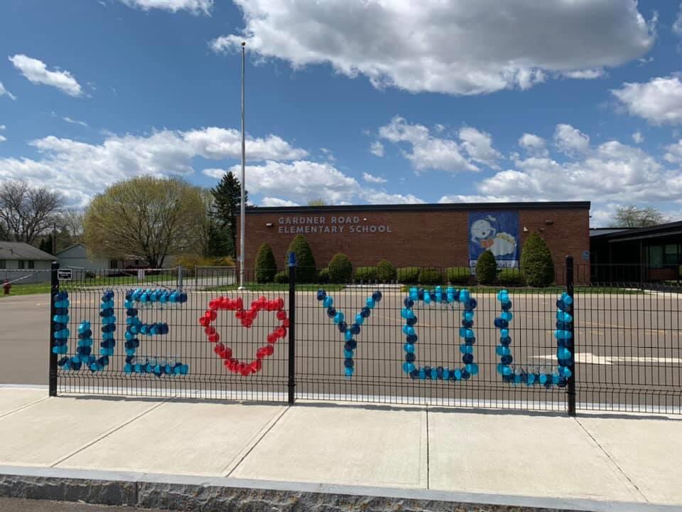 HhdsSchools's tweet photo. Seniors, have you seen this? Thank you, Gardner Rd PTO! @HHSclassof_2020 #raidercommunity https://t.co/sedyCZ5Rgt