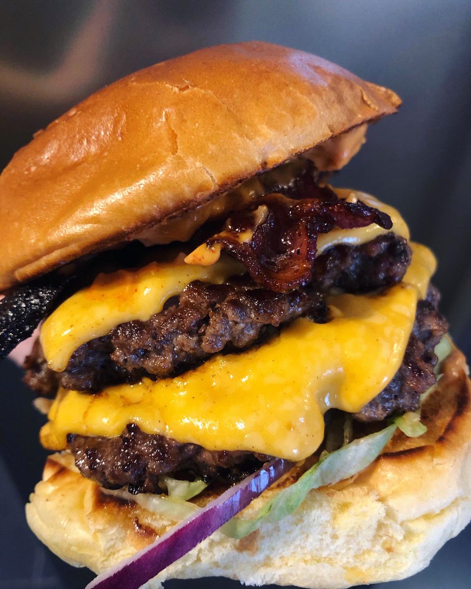 JeremysFoodTour's tweet photo. Here’s my attempt at making the Double West Coast burger from @secretburgerCLB recipe! 🍔 Great flavour! And that burger sauce is special! 💪 #Burger #SecretBurgerClub #Foodie #HomeMade #Nottingham #JeremysFoodTour https://t.co/FbL3atkOyK