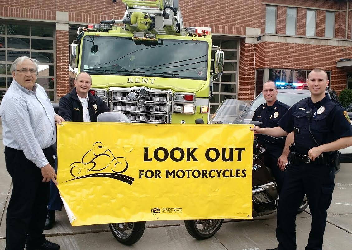 KentOhioPolice's tweet photo. May is MOTORCYCLE AWARENESS MONTH. PLEASE take an extra second and LOOK TWICE for MOTORCYCLES on the roadways. #kpdohio #kentohiopolice #kentfire #cityofkentfiredepartment #kentohio #LookTwiceSaveALife #LookOutForMotorcycles #ShareTheRoad
*Photo circa 2016 https://t.co/R6bn2D6PEj