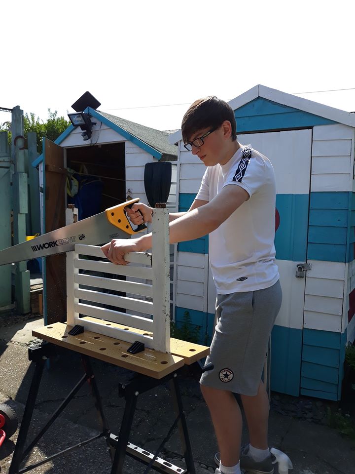 QuackRubberduck's tweet image. #covidprojects #Covid19UK #keepingcreative Little shabby project for eldest. Used part of broken chair.