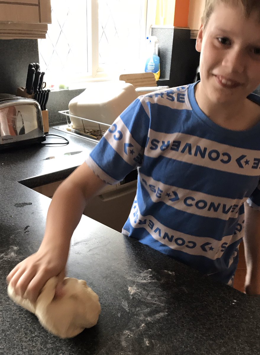 TeamMoreton9's tweet photo. Mr Pass ha fatto delle pizze con la sua famiglia! Delizioso! https://t.co/aT69RoB3bK