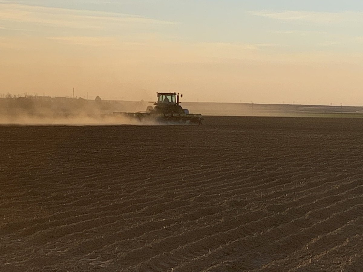 #Plant2020 has begun at Arnusch farms, and the corn planting conditions couldn’t be any better. 

#FarmOn
#AgIsOpenForBiz
#ArnuschFarms
#MakinMilk