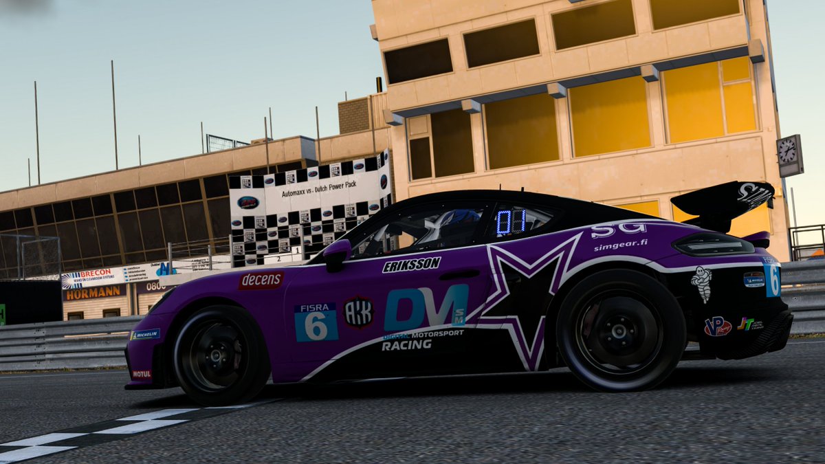 Voitto! 🏆 Ja samalla finaalipaikka lunastettu. Mahtava fiilis, uran eka eSM voitto ja toinen sija aika-ajoissa! 

Win! 🏆 And place in the finals redeemed. Feels great, first win in eSM and second place in qualifying! 

#simracing #esportsfi #BSR #iracing 
📸 by <a href="/Kakkela/">Kakkela</a>