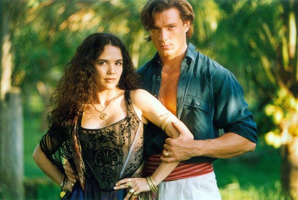 OficialMemoria's tweet photo. Há 24 anos, terminava a novela: “EXPLODE CORAÇÃO”!
📸 Tereza Seiblitz (Dara) e Ricardo Macchi (Cigano Igor)
Trama de Glória Perez. Quem gostava?

#explodecoração #novele #redeglobo #terezaseiblitz #ricardomacchi #Memóriateledramatúrgica https://t.co/lopc1IQAeE