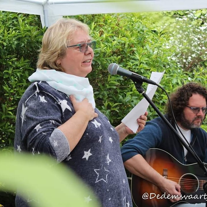 ddvinbeeld's tweet photo. 60 jarig-bruidspaar te Velde flink in het zonnetje gezet 🥳 https://t.co/Jdib4iQAJV