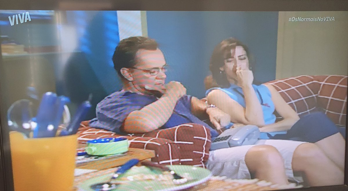 molekabis's tweet photo. Chorando horrores de tanto rir com #OsNormais no #Viva. A melhor série de comédia brasileira da vida real de todos os tempos.🤣😜🥰
#OsNormaisNoVIVA #Viva10Anos
#StayHome🏠 #chorandoderir🤣
#FernandaTorres #Vanilse #Vani
#LuisFernandoGuimaraes #Rui https://t.co/Pen4FdXmtS