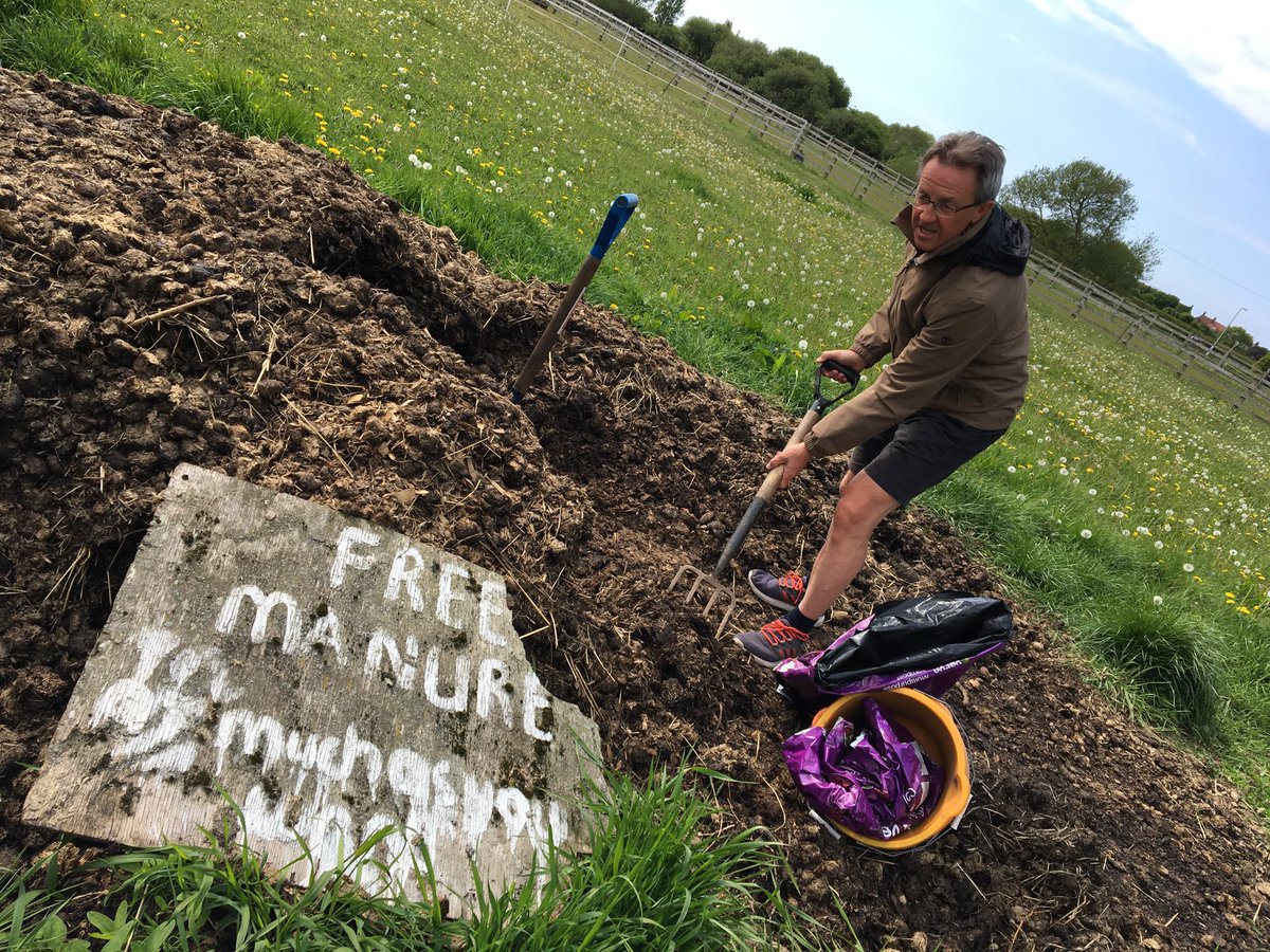 spbeevers's tweet image. ⁦@EWBlindGolf⁩ ⁦@SteveKills⁩ This is what we have to resort to when we can’t play golf!