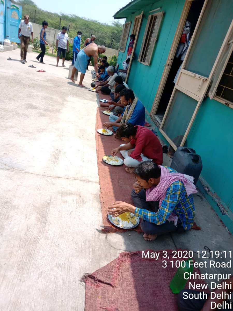 SafeApproach's tweet photo. @SAFEAPPROACH served #food to #homeless and #daily wages #labours in #delhi

#coronavirus #CoronaWarriors #Lockdown2 #hunger #IndiaFightsCOVID19 #charity # https://t.co/iUmNfnogK3