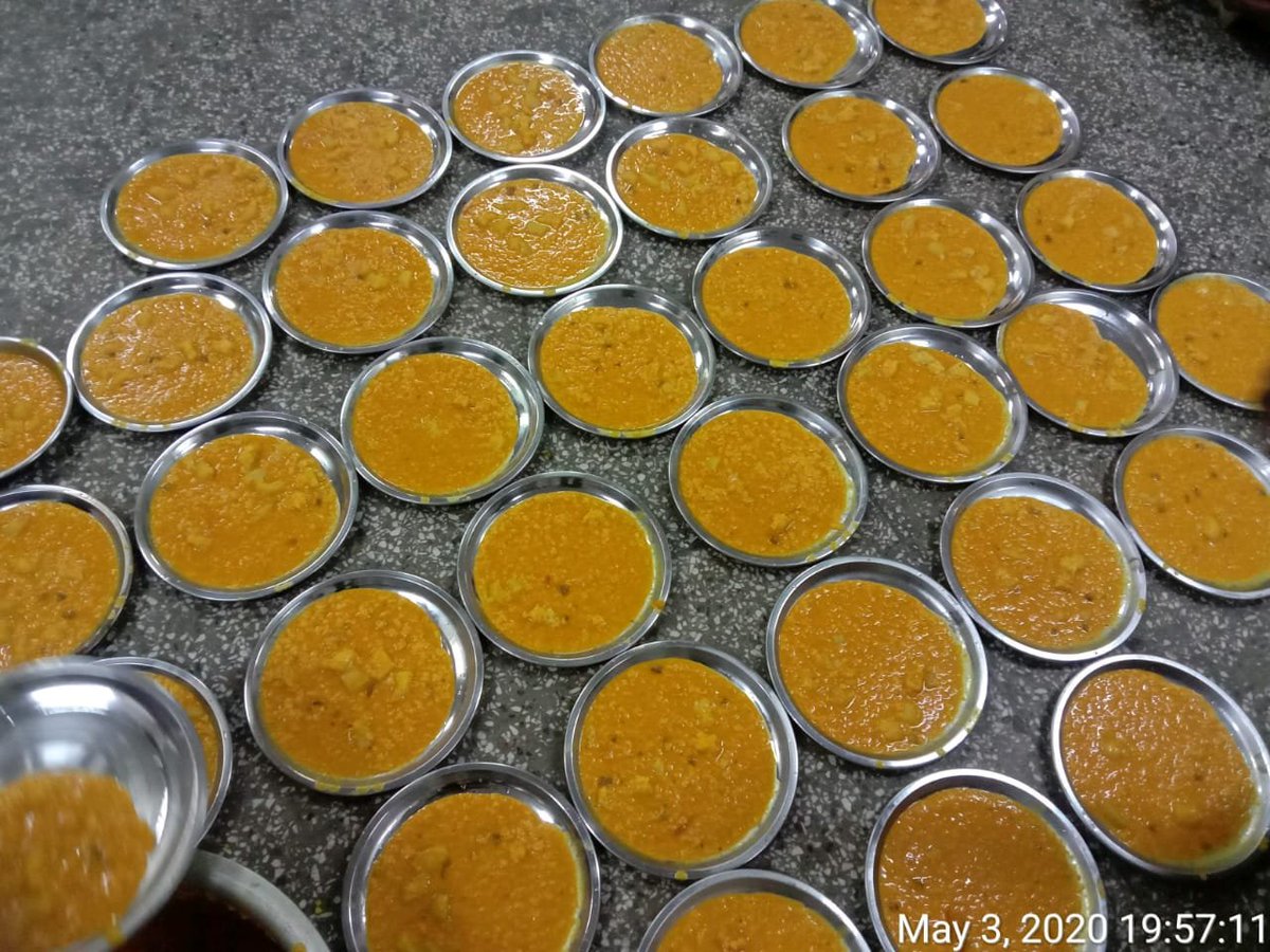 SafeApproach's tweet photo. @SAFEAPPROACH served #food to #homeless and #daily wages #labours in #delhi

#coronavirus #CoronaWarriors #Lockdown2 #hunger #IndiaFightsCOVID19 #charity # https://t.co/iUmNfnogK3