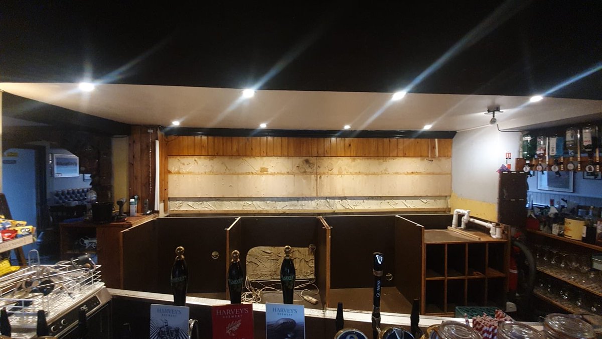 ChipsteadHQ's tweet photo. Refurbishment of back bar underway! Having second thoughts! #bigjob #refurbishment @harveysbrewery #chipstead #sevenoaks #thiscouldbetricky #publife https://t.co/Sjk0tuqqJ2