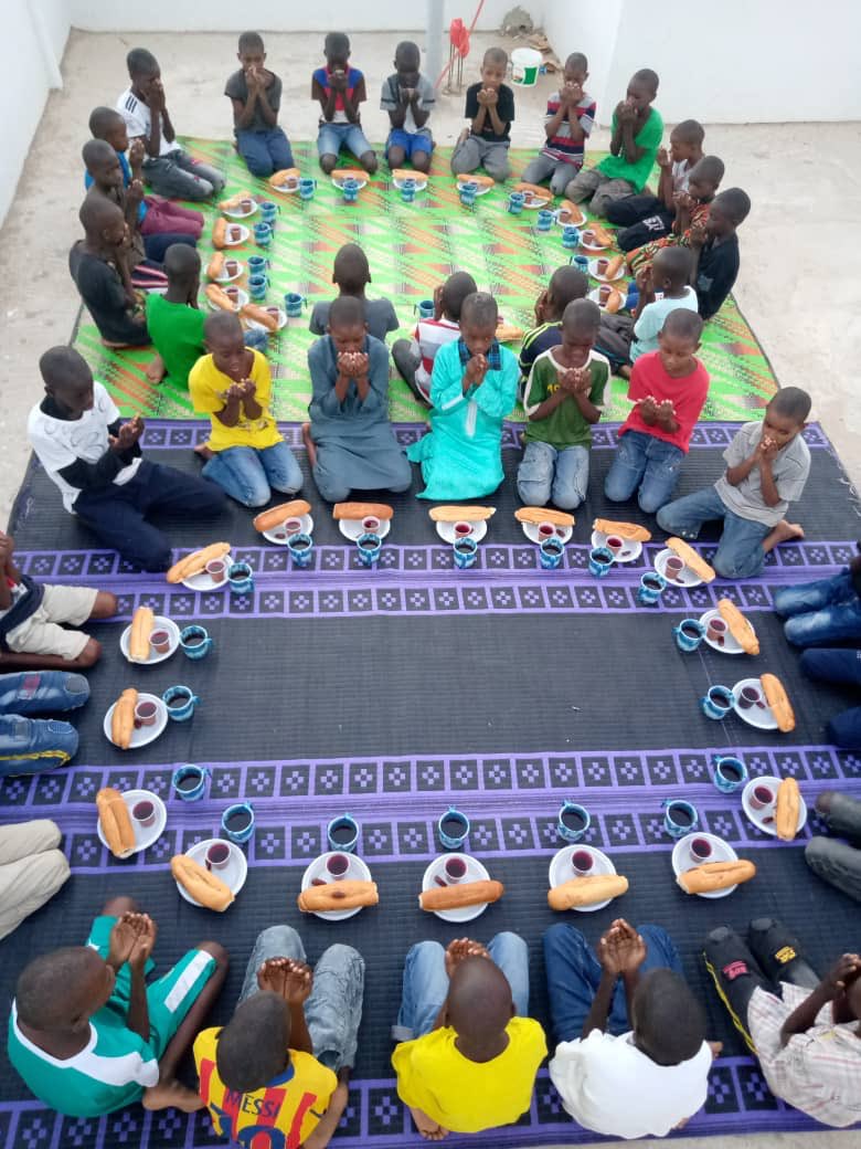 ذَهَبَ الظَّمَأُ، وَابْتَلَّتِ الْعُرُوقُ، وَثَبَتَ الْأَجْرُ إِنْ شَاءَ الله

La soif est dissipée, les veines sont" abreuvées et la récompense restera avec la volonté d’Allah." ✨

#Iftar #RamadanDay10 #Ramadan #Senegal #Kebetu