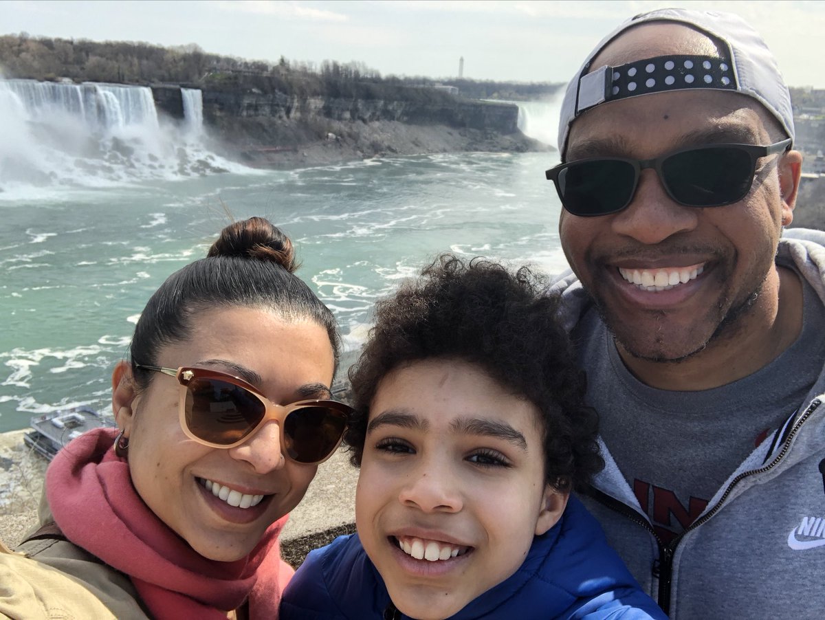 MarkPoyser1's tweet image. Niagara Falls, walking w the family. Social distancing in effect but it’s a beautiful sunny day.#wellneeded