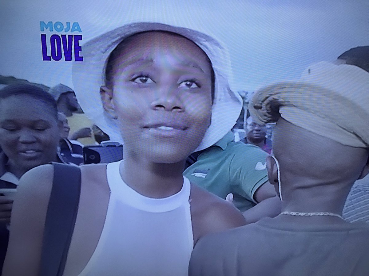 HumYic's tweet photo. Can we make, “Chomee ngi’velile” famous, someone’s dream of appearing on Uyajolala99 cake true. 😂😂😂😂 uvelile moes 🤣🤣🤣 #Uyajola99  #Uyajola99Sundays https://t.co/wQIDJu4Cy8