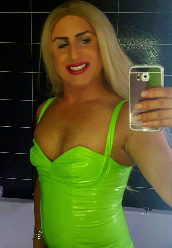 The_Mistress_Q's tweet photo. Smiling as I think about what I will make you do 💚 https://t.co/9BELUkYXBK