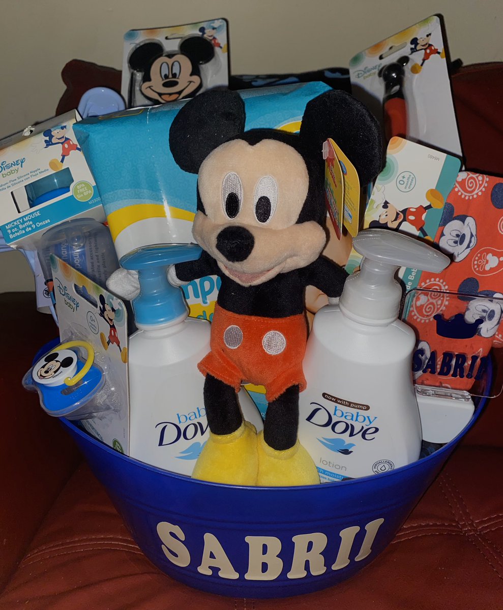_Lucky_CHARM's tweet photo. mickey mouse baby basket 💙❤️#MommyandMinisCreations #BabyBoyBaskets #HolidayBaskets #AffordableBaskets #CustomizedBaskets #MickeyMouse https://t.co/skCGj5k46e