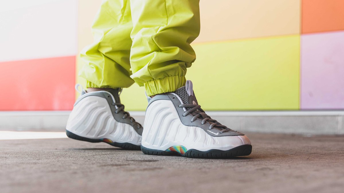 DTLRVILLA's tweet photo. The #Nike #Lilposite One 'Rainbow Pixel' is available in grade-school, toddler and infant sizes.
Link to cop: https://t.co/fJG21SsYgS https://t.co/ue0uuVIN6n