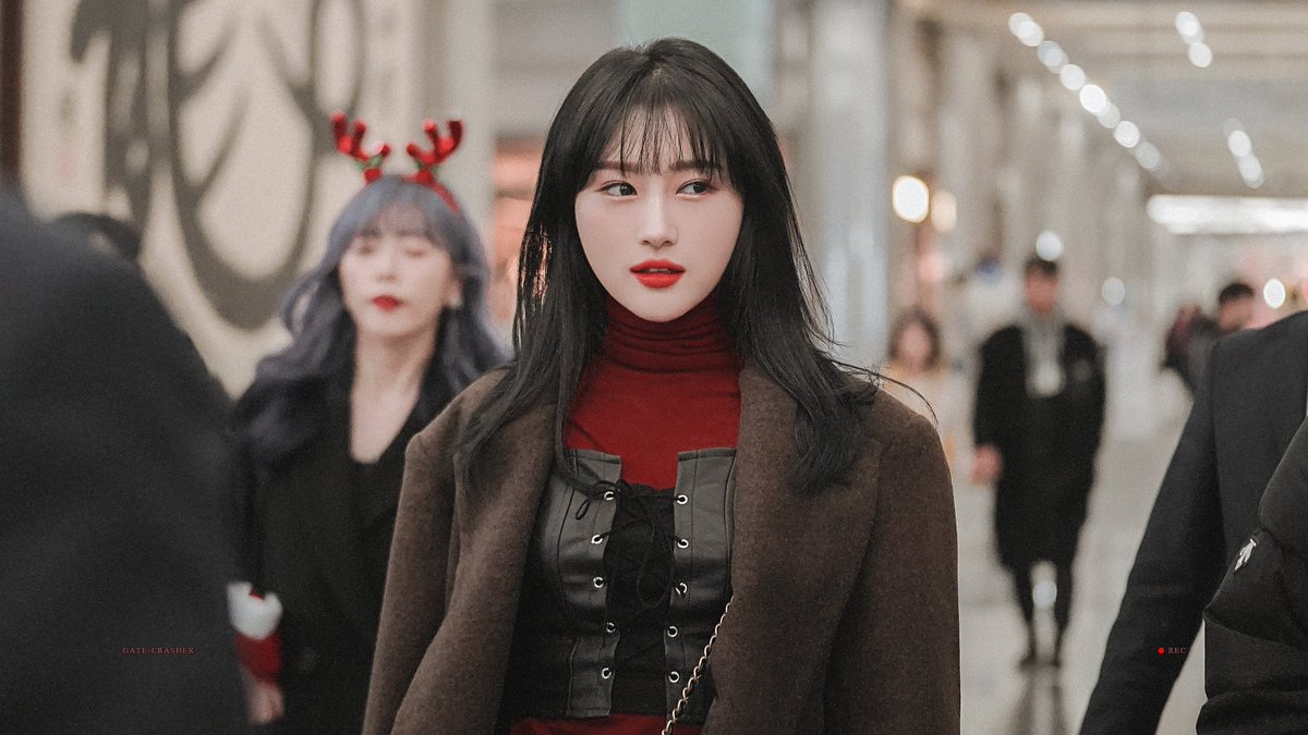 girls don’t wanna a boyfriend, they want lee siyeon — a thread