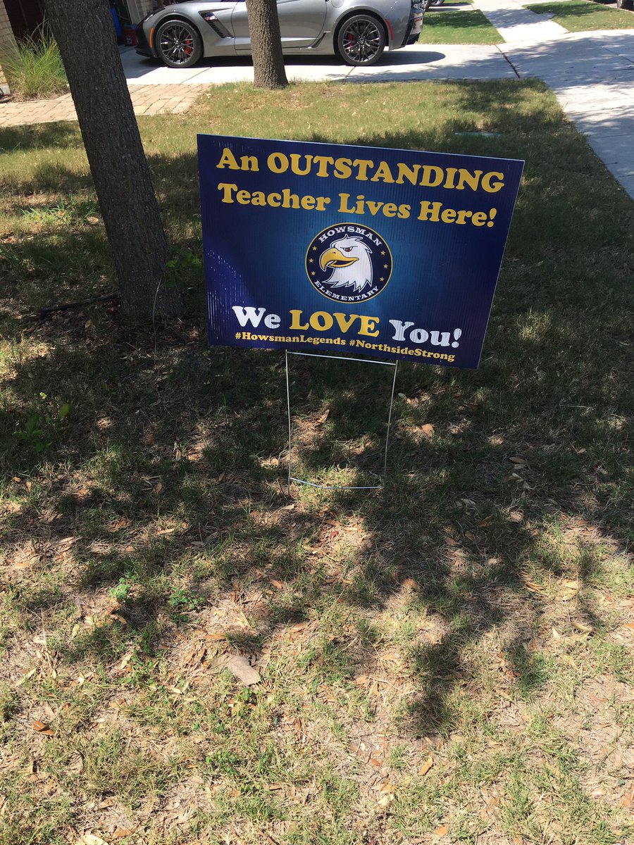 texasmom1's tweet photo. Thank you so much @NISDHowsman for the gifts.  Howsman PTA, you rock! #HowsmanLegends #NorthsideStrong #TeachersCan #HowsmanStrong @RSGuajardo @DeliaMo56350838 https://t.co/PYRFdCD26b