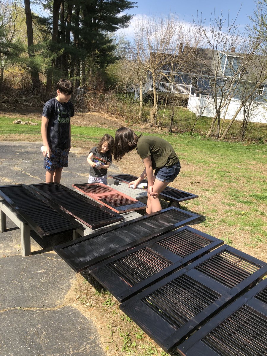 nancy_p_1015's tweet photo. Day 2 of the shutter project #ourfixerupper #everyonehelps #feelingproductive #weekendprojects https://t.co/c6MDAKEboa