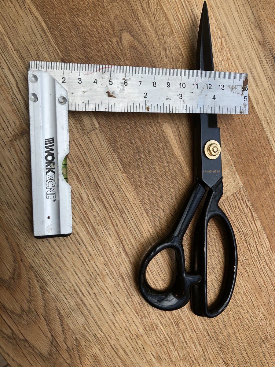 KatieRowly's tweet photo. A first for our 22yr relationship. @RowlyPaul cut my hair and did an amazing job... to a tolerance of millimetres. #EngineerAttentionToDetail https://t.co/ki6o7gjqUS